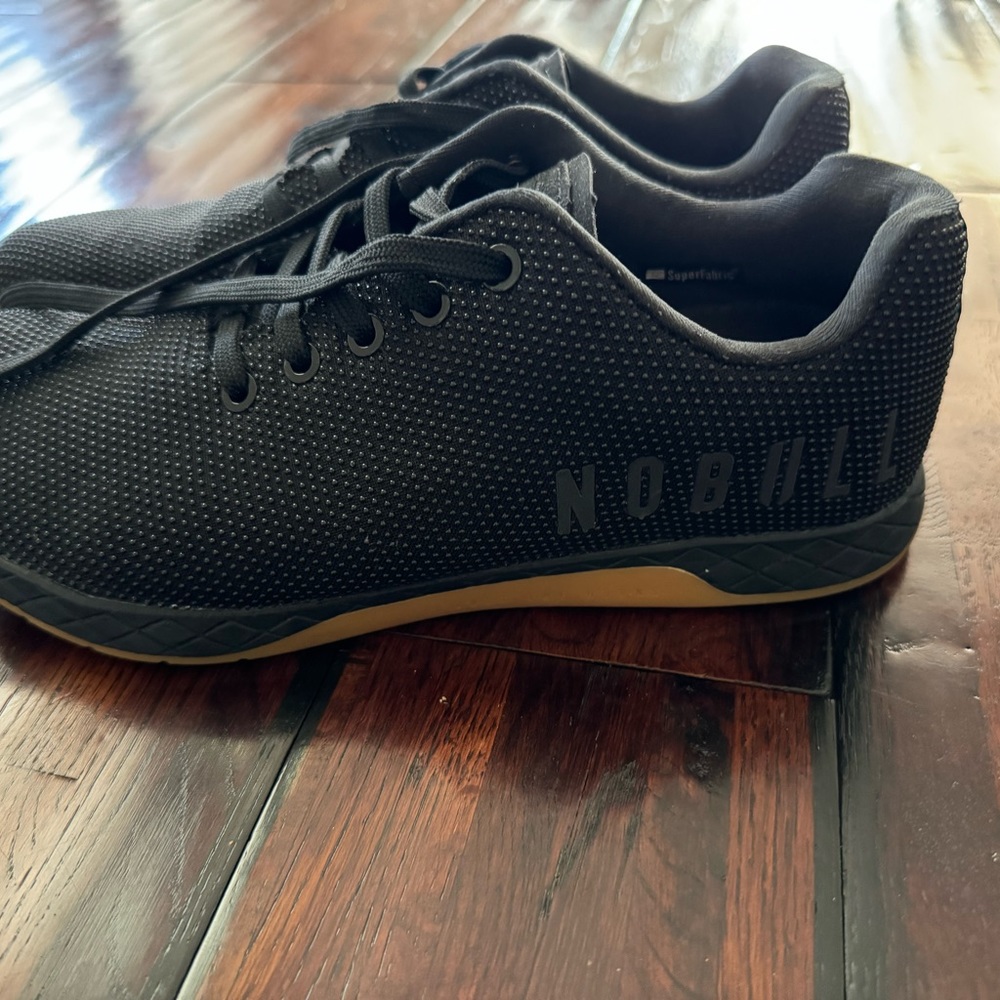 NOBULL Men’s size 9 shoes